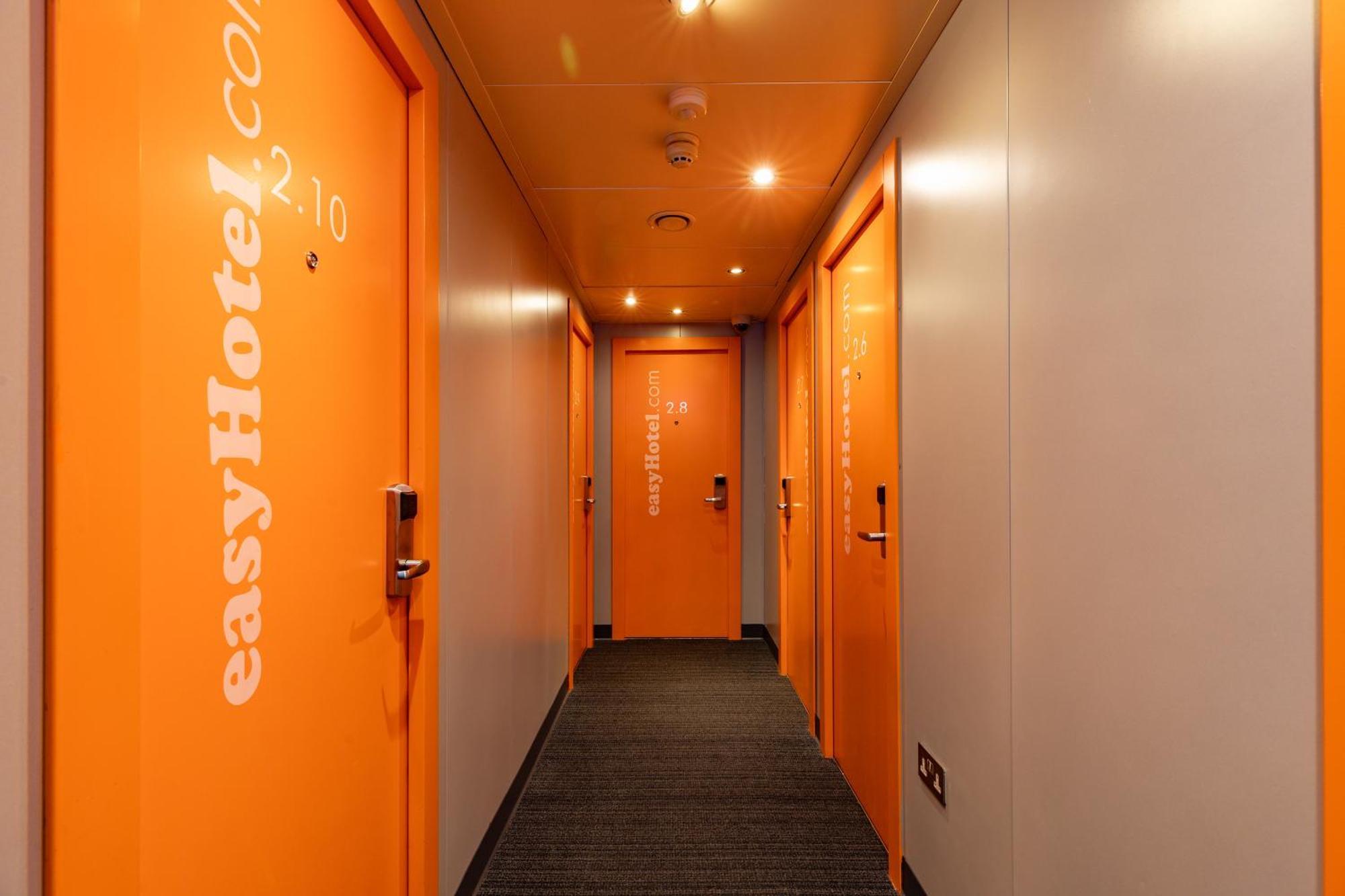 Easyhotel Edinburgh — Photos 2